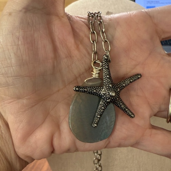 Silver Tone Starfish Charm Blue Gold Geode Style Pendant Long Beachy Necklace - Picture 1 of 7